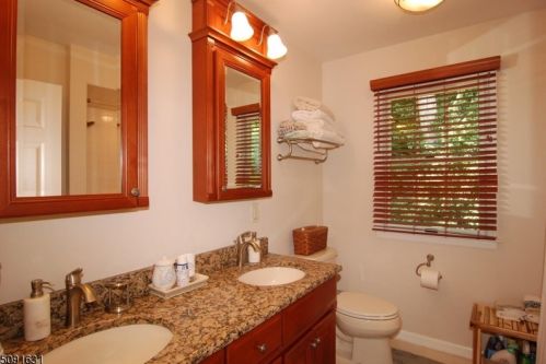 4 Everest Dr, Hackettstown NJ  07840-2844 exterior