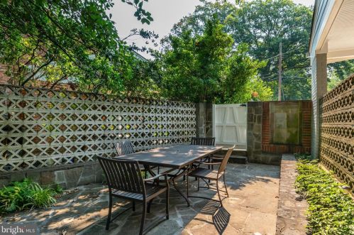 1423 Crestridge Dr, Silver Spring MD 20910-1535 exterior