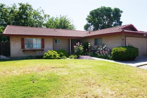 1210 Belinda Dr, Lemoore, CA 93245-2118