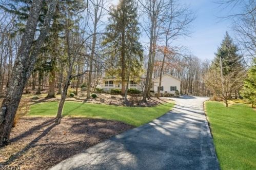 194 Edison Rd, Sparta, NJ 07871-3848