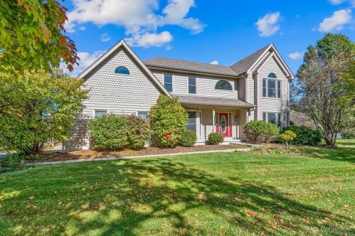 7 Crestview Dr, Oswego IL  60543-9475 exterior