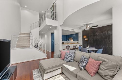 252 Jeanette Ln, Santa Ana CA  92705-6016 exterior