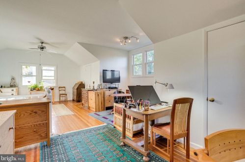 9011 Colesville Rd, Silver Spring MD 20910-1653 exterior