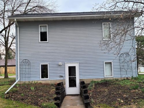 305 Elm St, Nevada, MN 55953-9727