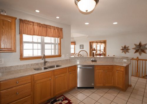 1302 Arneita St, Sycamore IL  60178-1128 exterior