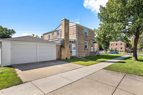 1811 Orchard St, Des Plaines, IL 60018-2331