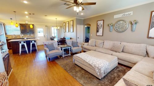 404 Hyde Park Dr, Chandler, TX 75758-2083