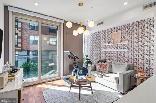 621 24th St, Philadelphia, PA 19130-2537