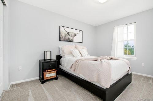 21984 Oxford Pl, Denver CO 80014-5137 exterior