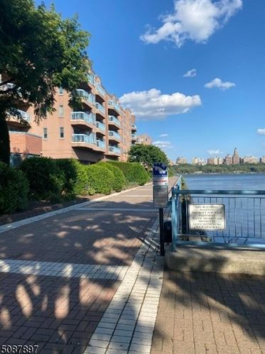 317 Chase Ct, Edgewater NJ  07020-1601 exterior