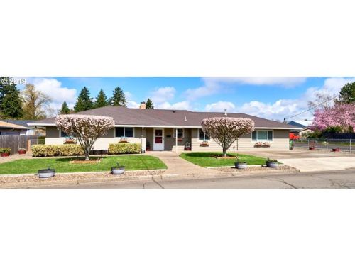 115 8th St, Newberg, OR 97132-4606