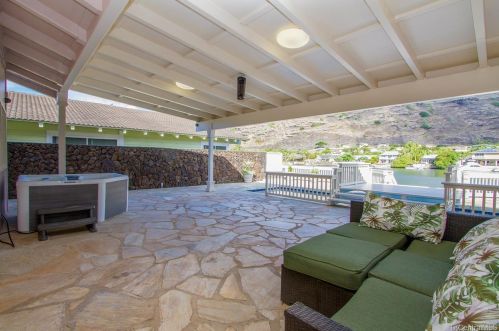 6857 Niumalu Loop, Honolulu HI  96825-1646 exterior