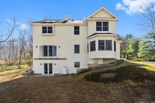 7 Pattaconk Dr, Chester, CT 06412-1266
