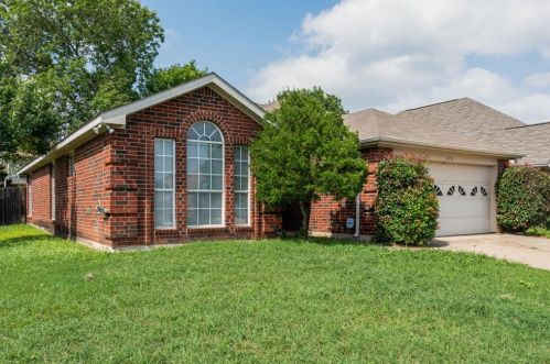 8701 Mystic Trl, Fort Worth TX  76118-7487 exterior
