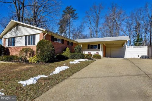 8126 Springfield Vlg Dr, Springfield VA  22152-3308 exterior
