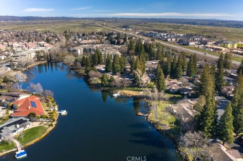 2 Lakeshore Ter, Chico, CA 95928-3914