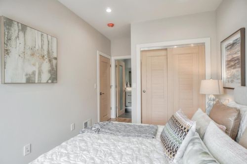 260 Girard St, San Francisco CA 94134-2110 exterior