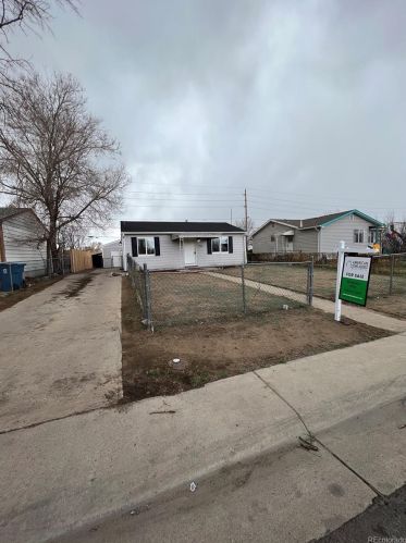 7755 Hollywood St, Denver, CO 80022-1008
