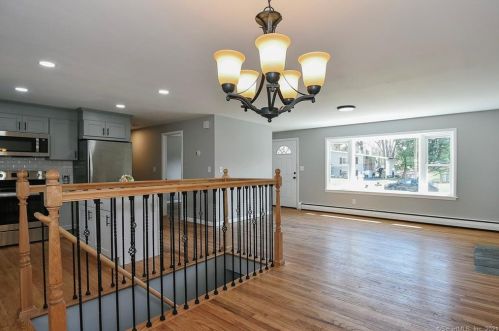 10 Cobblers Ct, Niantic CT  06357-1310 exterior