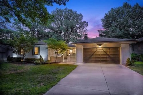 6631 Reeds Dr, Shawnee Mission, KS 66202-4227