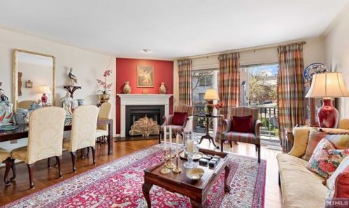 146 Panorama Dr, Edgewater, NJ 07020-7241