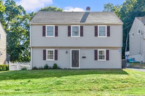 10 Harvann Rd, Norwalk CT  06850-1905 exterior