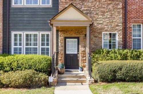 1253 Ashford Creek Park, Atlanta GA  30319-5051 exterior
