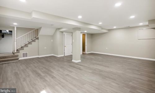 1221 Pinecrest Cir, Silver Spring MD 20910-1626 exterior