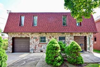 8345 New England Ave, Niles IL  60714-3006 exterior