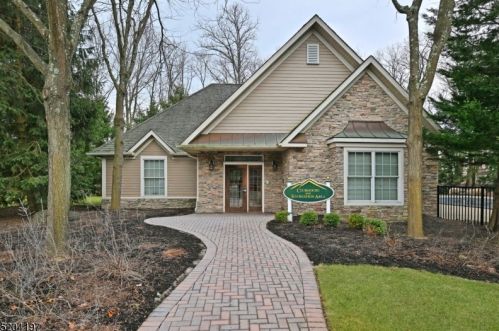 2 Skyview Dr, Paterson, NJ 07508-3143