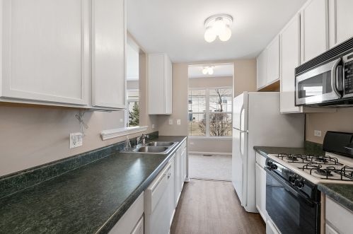 2910 Rutland Cir, Naperville, IL 60564-4967