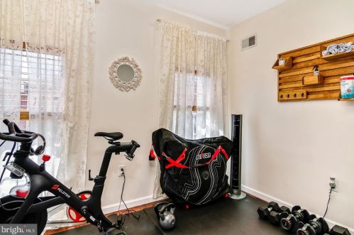 1029 Cleveland St, Philadelphia PA 19146-2648 exterior