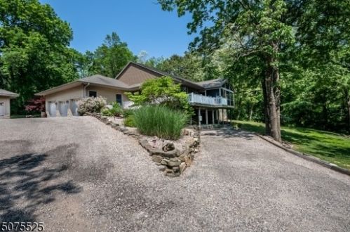 45 Petersburg Rd, Hackettstown, NJ 07840-4903