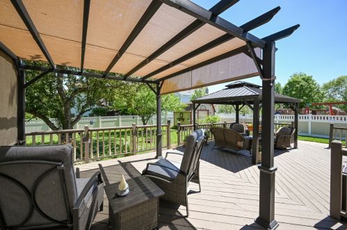 885 Chatham Dr, Carol Stream IL  60188-2979 exterior