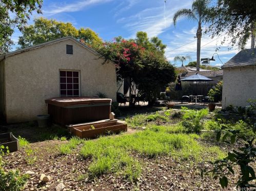 4629 Burnet Ave, Van Nuys, CA 91403-2411