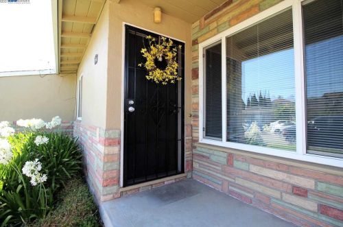 383 Shirley Ave, Hayward, CA 94541-3633