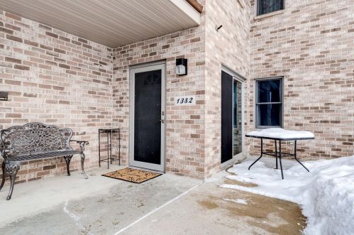 1382 Allman Dr, Crown Point, IN 46307-1452