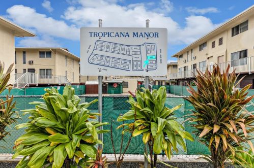 823 Ala Lilikoi St, Honolulu HI  96818-2420 exterior