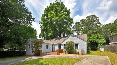 30 Karland Dr, Atlanta GA  30305-1124 exterior