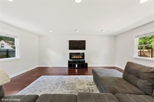411 Burlington Ave, Willowbrook IL  60514-1109 exterior
