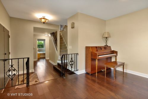 211 Lillian Ave, Arlington Hts, IL 60004-3821
