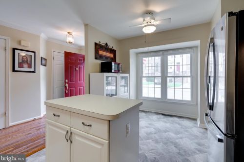 8725 Stone Hill Pl, Springfield VA  22153-1718 exterior