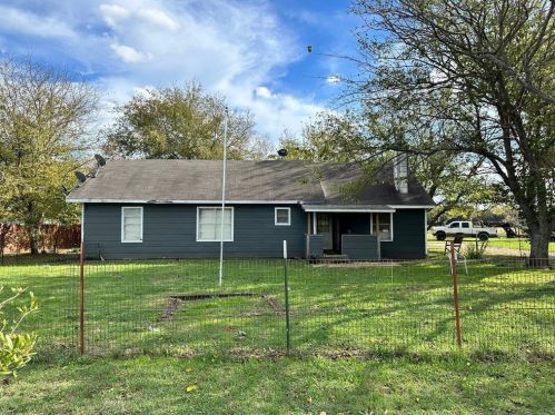 2046 Fm 121, Whitewright TX 75491-7130 exterior