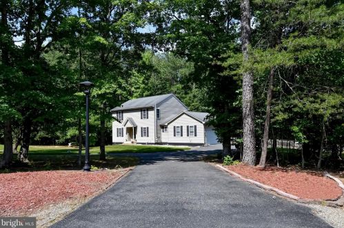 8109 Woods Dr, Fredericksburg, VA 22408-8864