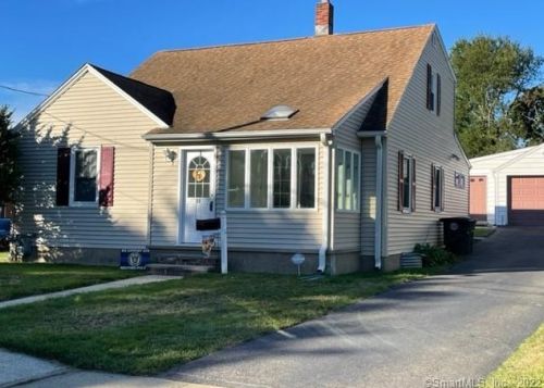 21 Birch Pl, Milford, CT 06460-4924
