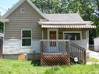 2512 Summit Ave, Springfield MO  65803-3450 exterior