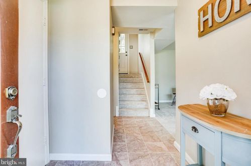 13727 Mahoney Dr, Woodbridge, VA 22193-4446