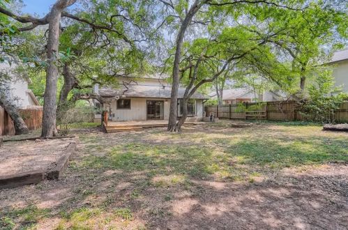 6700 Corpus Christi Dr, Austin TX  78729-7569 exterior