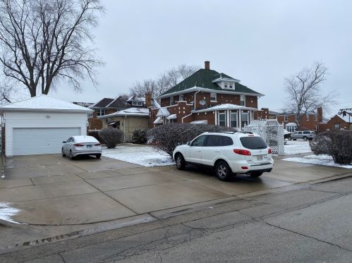 904 17th Ave, Melrose Park, IL 60160-3811