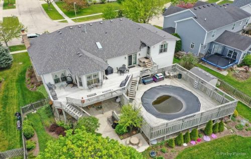 416 Prairieview Pkwy, Pingree Grove IL  60140-9626 exterior